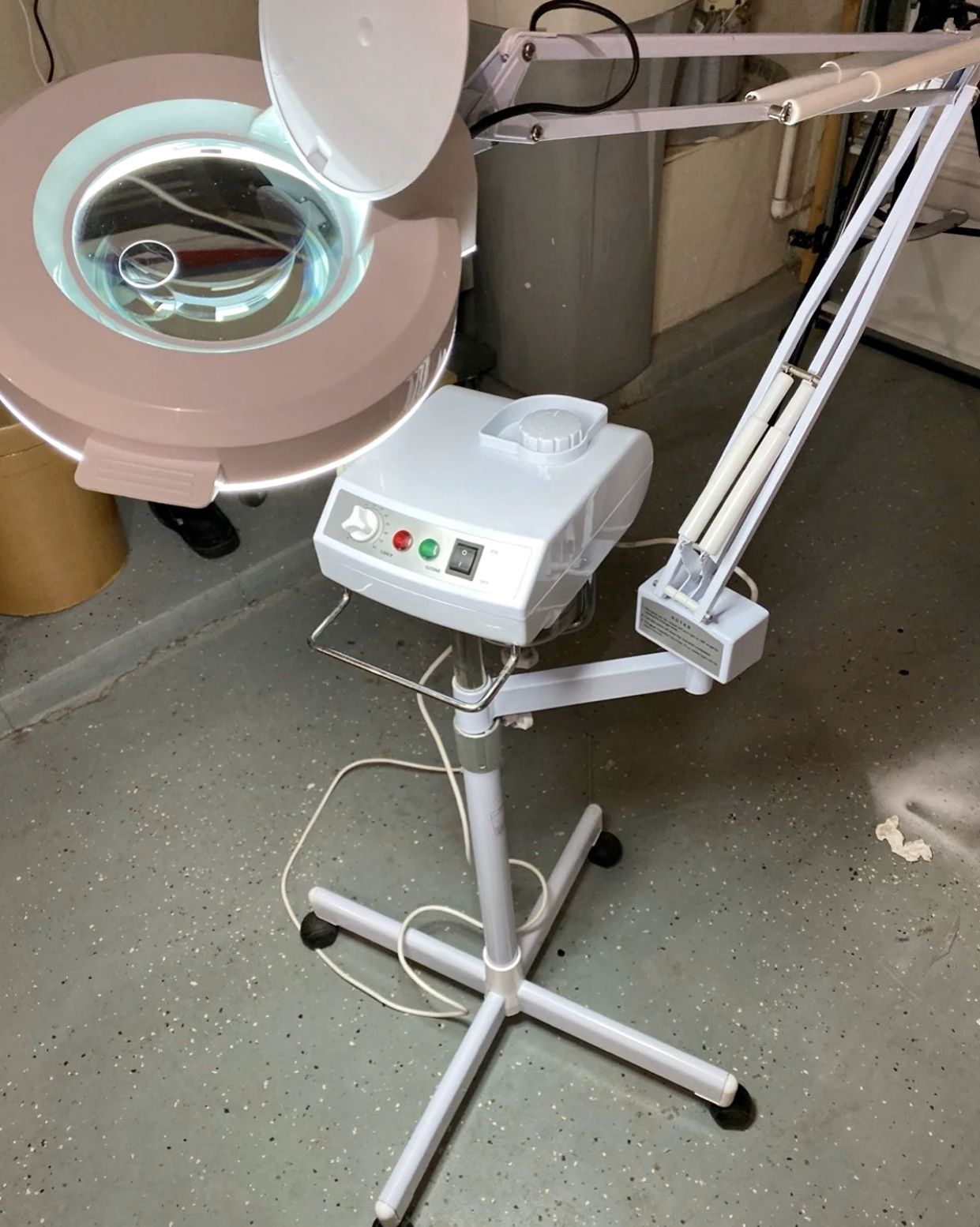 Facial Ozone Steamer and Magnifying Pore Magnifying LAMP -Make Offer