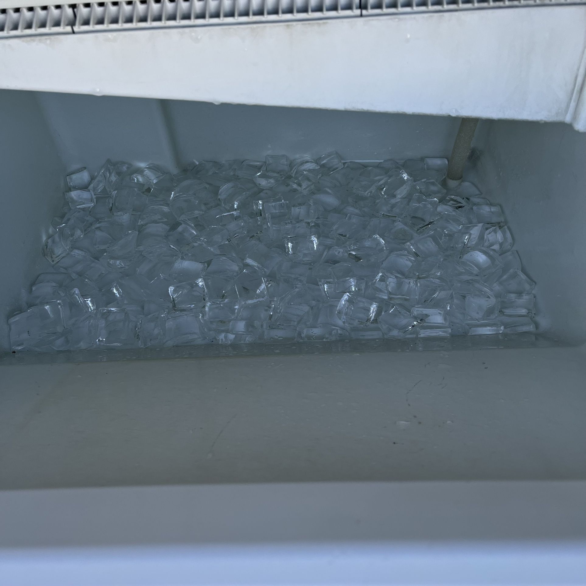 Hoshizaki KM-151BAH Air cooled ice maker 24” for Sale in Anaheim