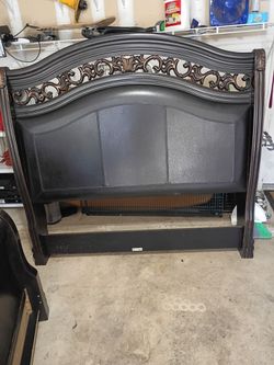 Queen bedroom set, suzannah signature design by Ashley furniture. Bed, dresser, mirror, Durango firm mattress and box spring.