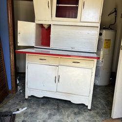 Hoosier Cabinet With Flour Sifter