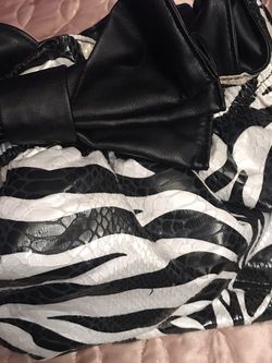 SOFT LEATHER BOW HANDBAG