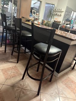 3 bar stools