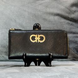 EUC SALVATORE FERRAGAMO DOUBLE GANCIO BLACK SAFFIANO LEATHER ZIP AROUND LONG WALLET 7½" x 4½" 

