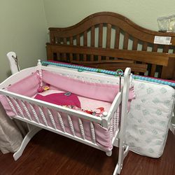 Baby Convertible Crib, Mattress And Baby Cradle With Mattress 