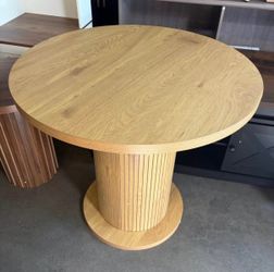 31.5 inch Round Dining Table ,Modern Farmhouse Kitchen Table,Small Circle Dining Tables with Wood Strip Base ,Natural