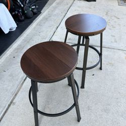 2 Swiveling Bar Stools