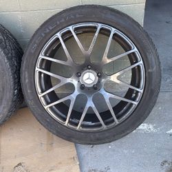 G Wagen 23” Wheel And Tires