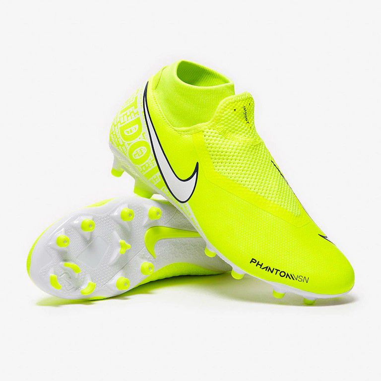 Nike Phantom VSN boots