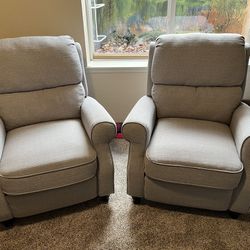 2x Recliner Chairs