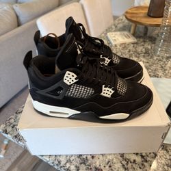 White Thunder Jordan 4’s Size 9 Men 