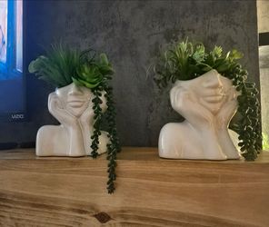 Assorted Decorative planters & artifical plants & trees