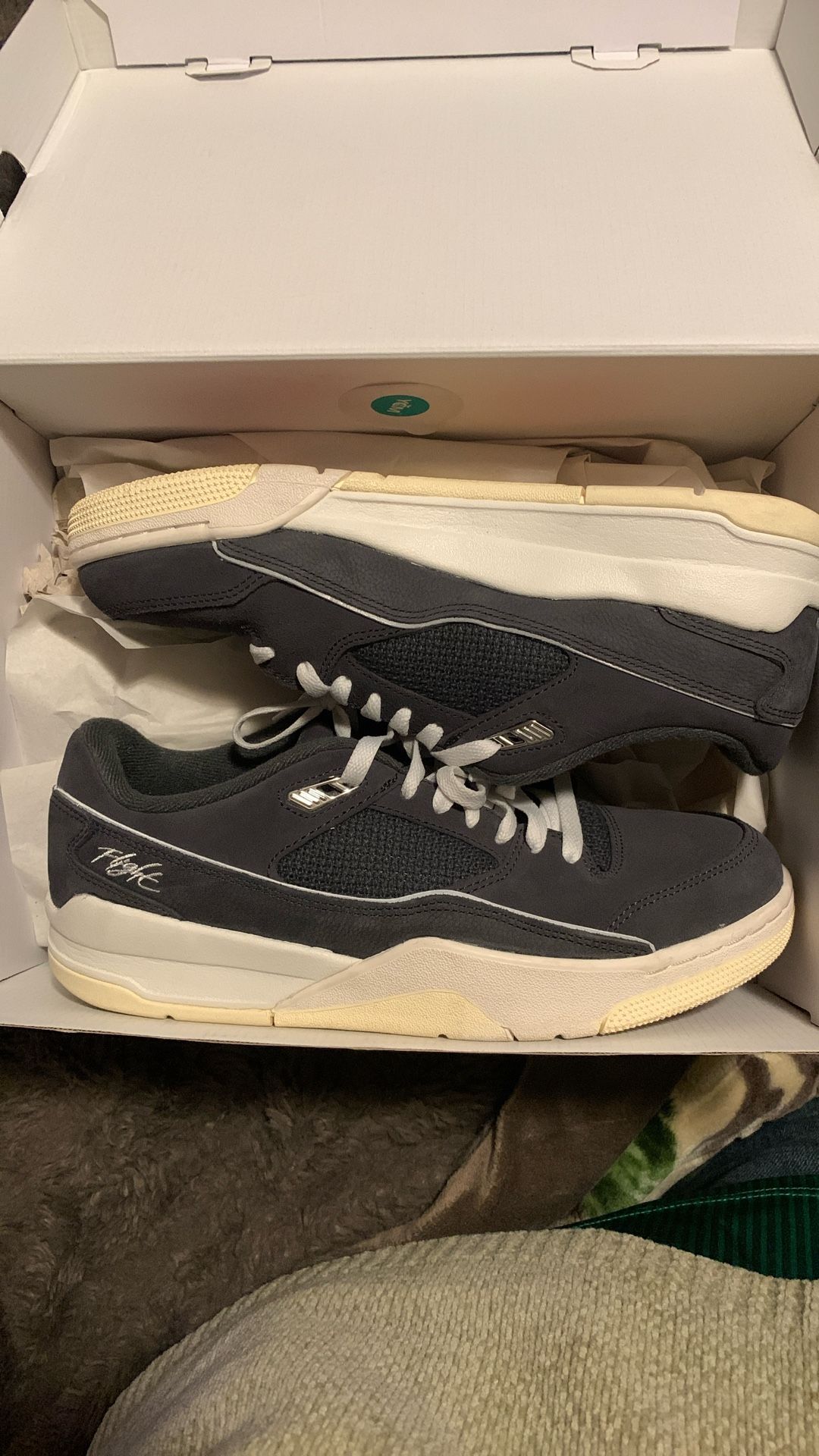 Jordan Flight Court Green Size 9’5