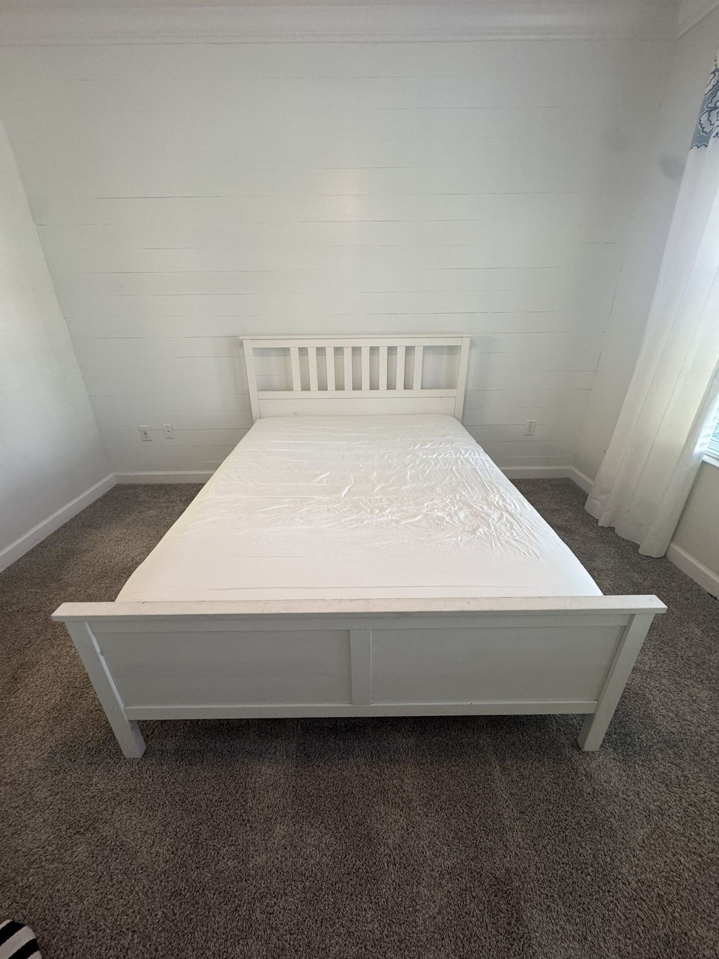 IKEA KING SIZE BED WITHOUT MATTRESS