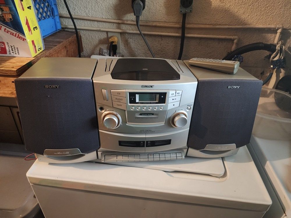  Vintage sony cd radio cassette recorder boombox w/remote.