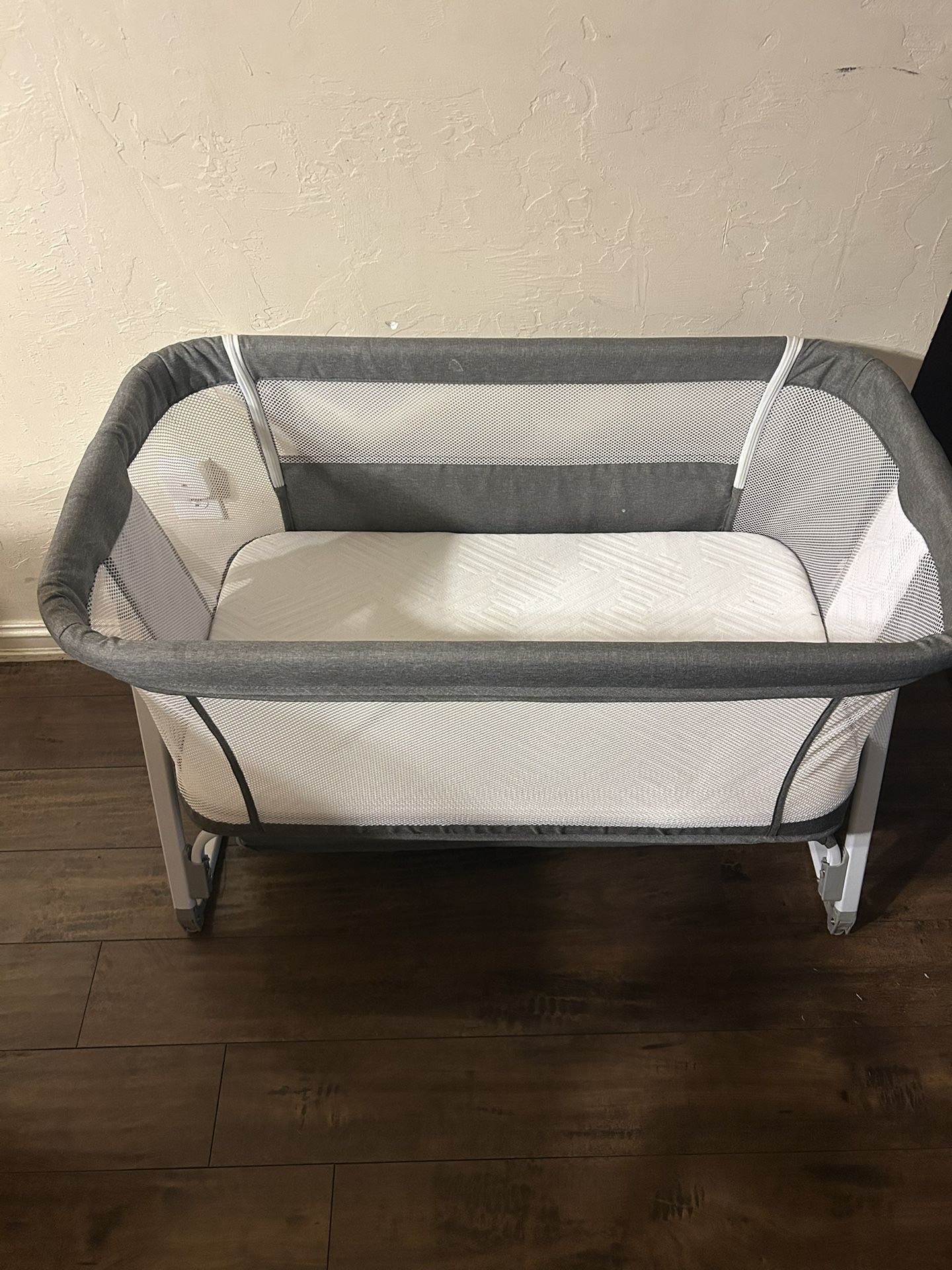 Baby Delight Beside Me Dreamer Bassinet