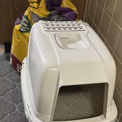 Like New 1 litter box with scoop $20