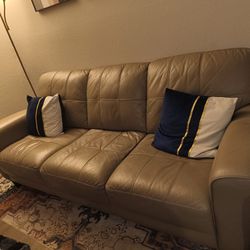 Modern Leather Sofa – Great Condition  