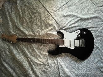 Yamaha 112V Black + Fender Mustang LT25 Amp