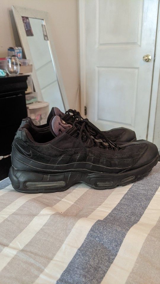 Men's Nike Air Max 95 Essential Triple Black Running Shoes size 13