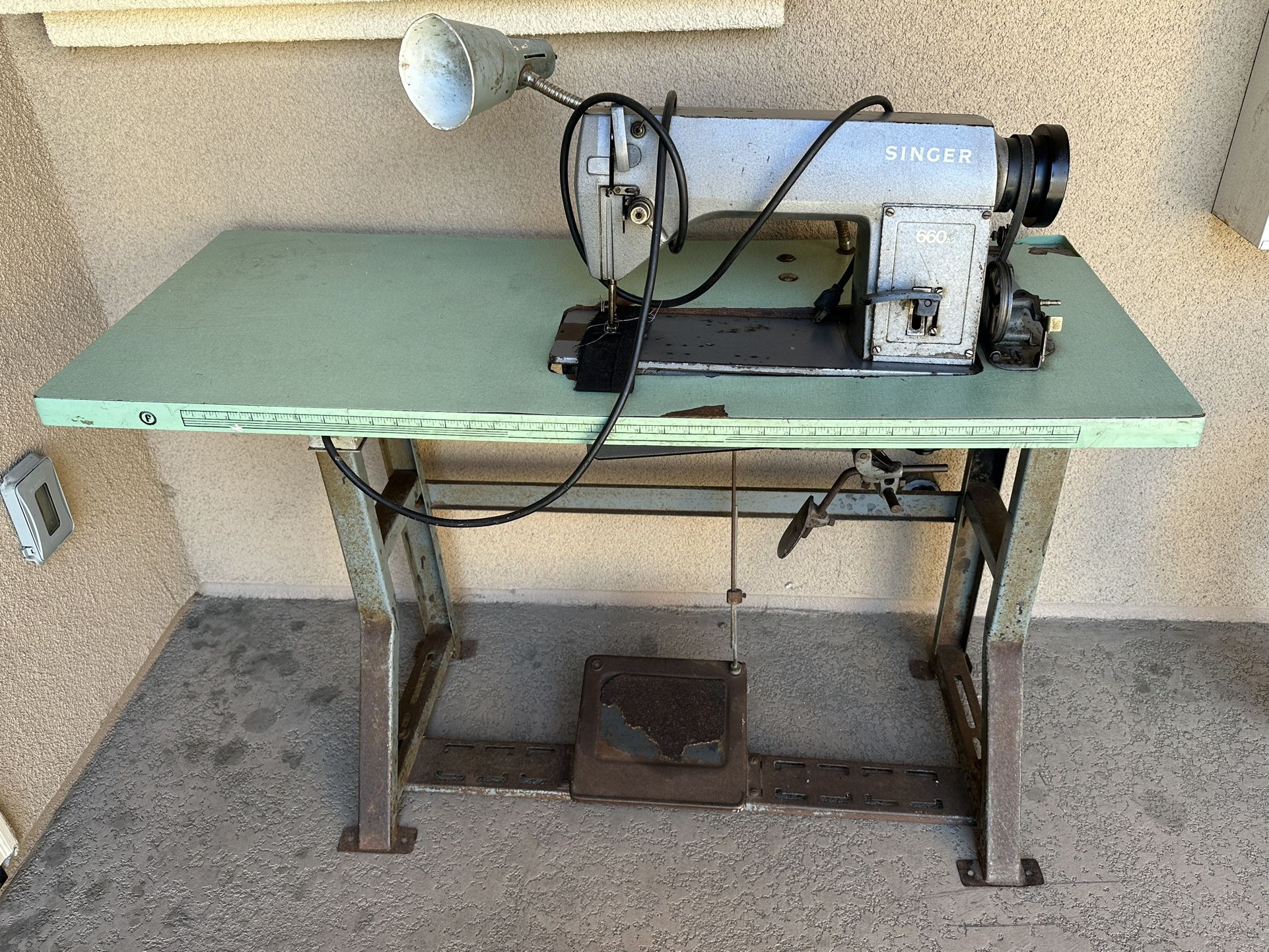 1988 Singer 660A2 Industrial Sowing Machine