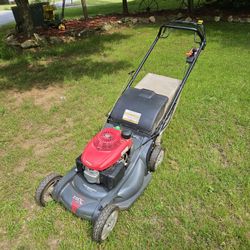 Honda HRX217 Self-propelled Lawn Mower Excellent Condition 