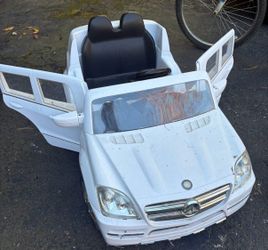 White Mercedes kids power car. Works good with battery and charger only $50!!!
