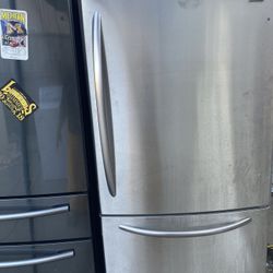 Refrigerator Kenmore Elite 