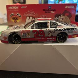 NASCAR 2001 Taz Die Cast Car 