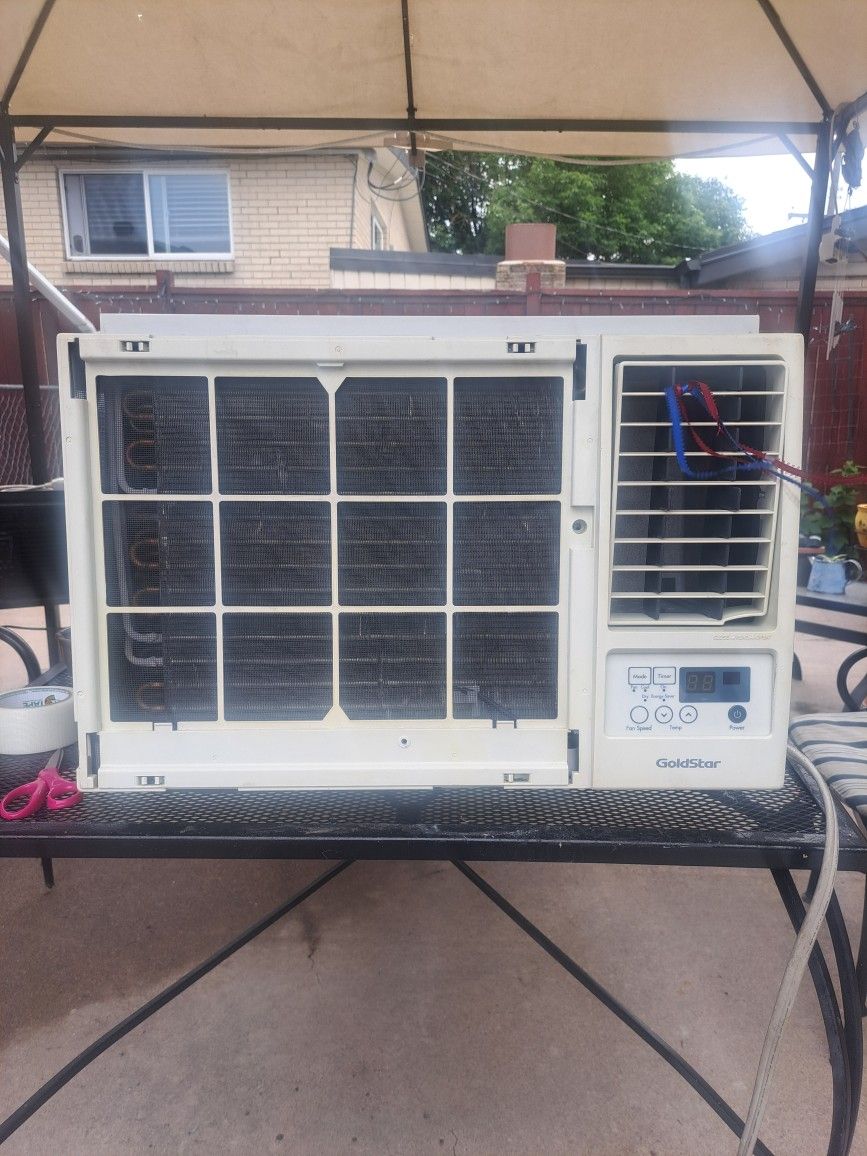 GoldStar 12,000 BTU Window A/C , Cools 600 Sq Ft