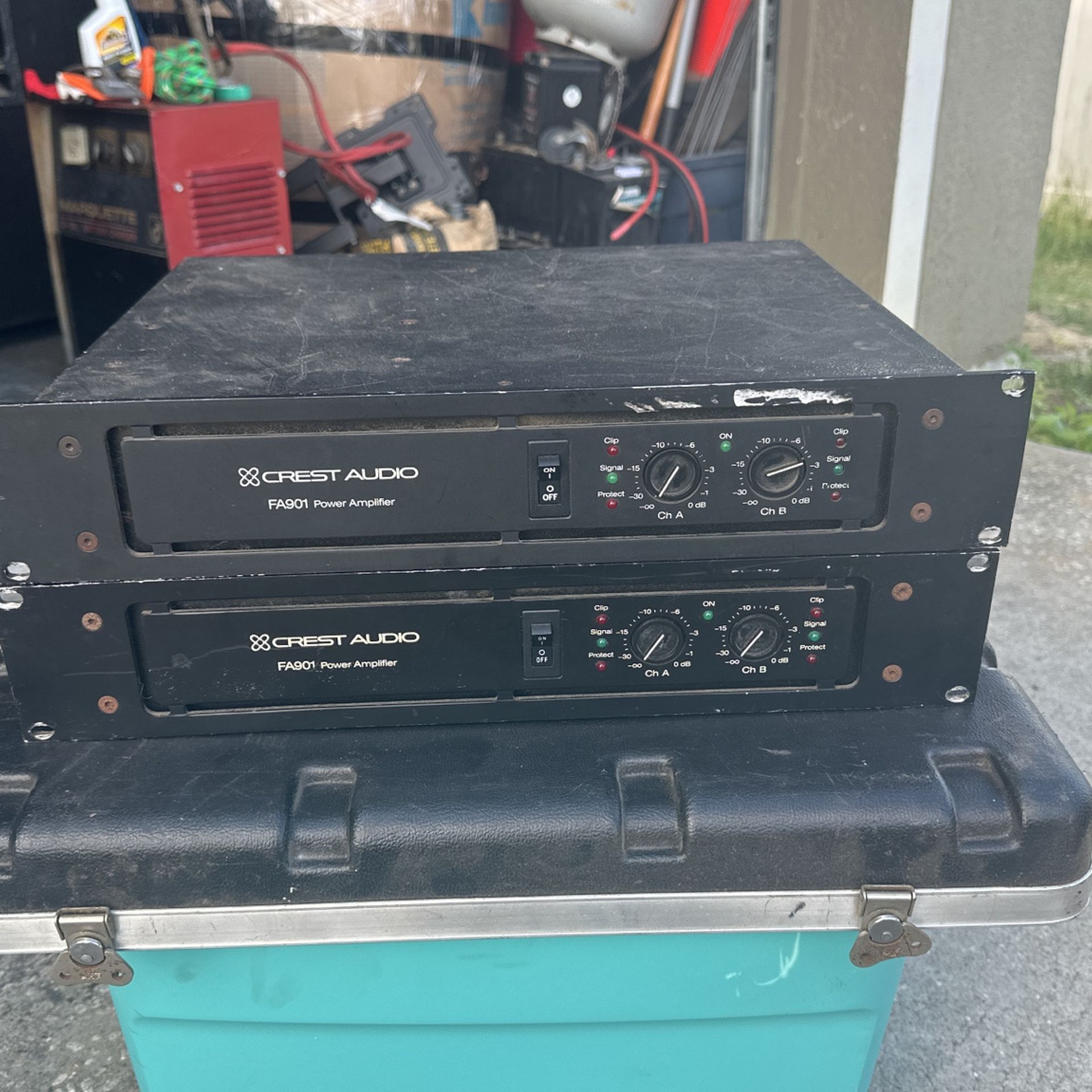 2 Crest AUDIO FA901 Power Amplifier