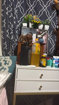 Vanity table