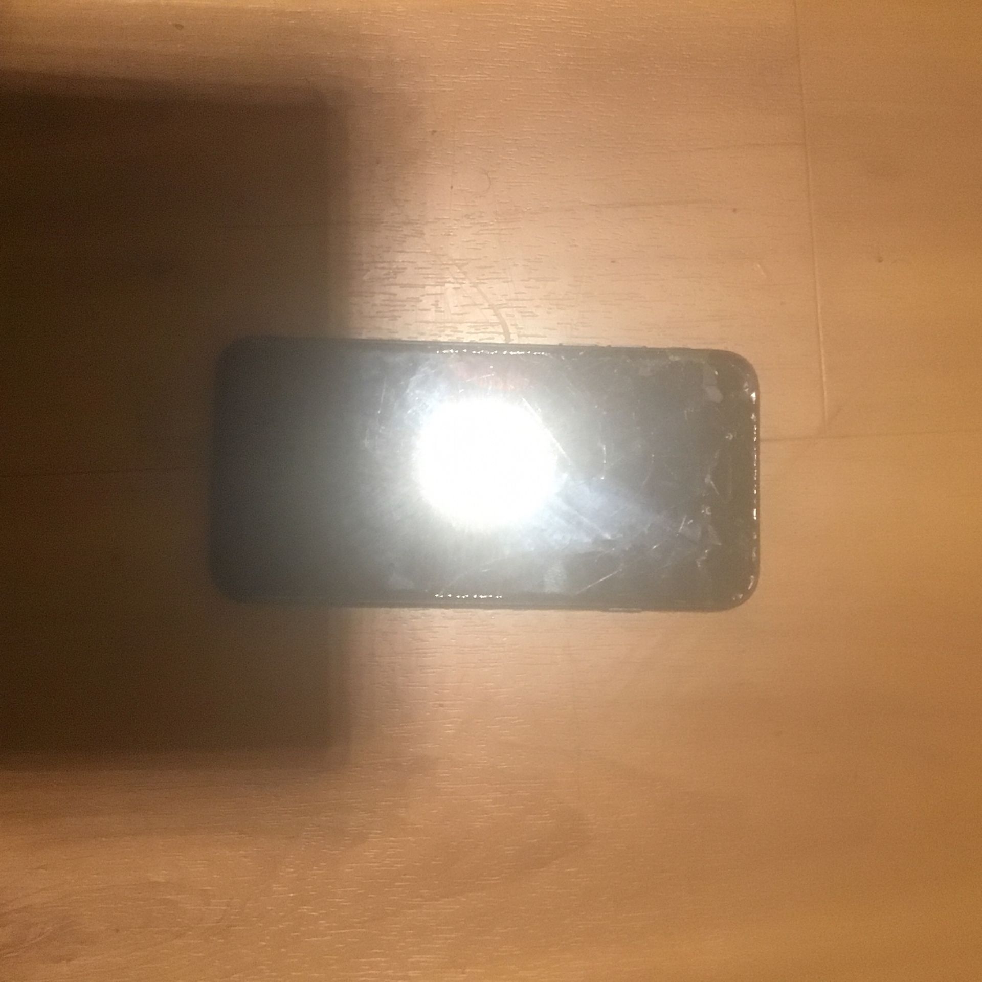 iPhone SE Black / Broken / Use For Parts