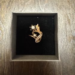 14k Gold ring with zirconium. Size 8,5. 4,6 Grams 