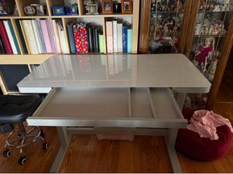 Stand up/sit down table