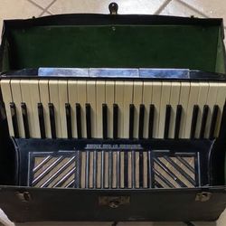 Vintage Victor Karpek 120 Bass Accordion