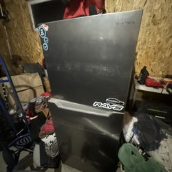 Insignia Fridge/ Freezer 