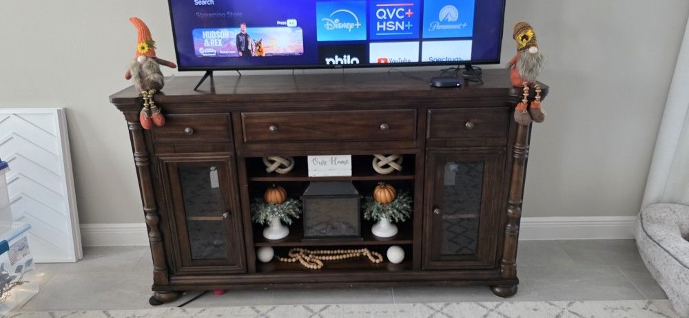 TV stand Large Solid. FREE. READ PKEASE