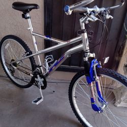 Nice Bike ROYCE Union TIRES SIZE 26 Frame Size Larger 