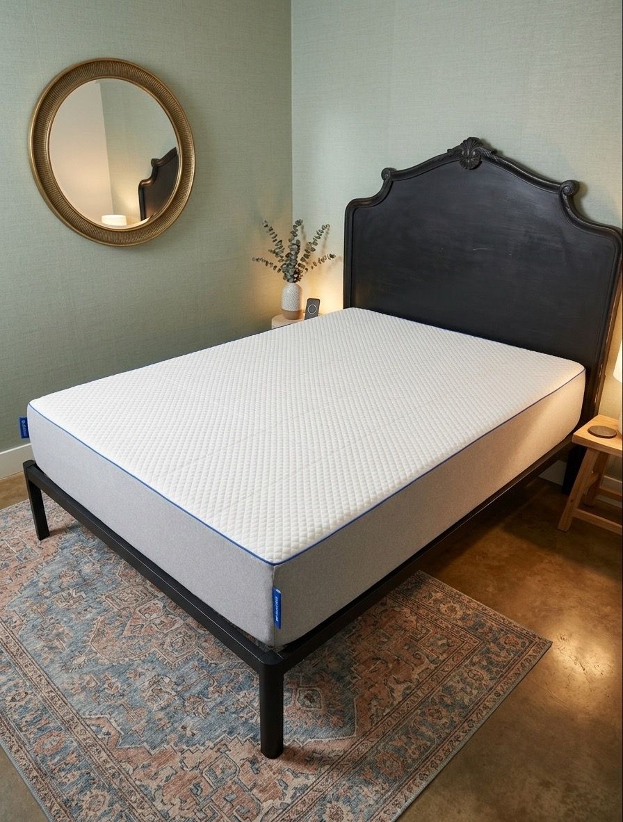 Nectar 10” Queen Memory Foam Bed Comfort Mattress — Excellent Condition / Clean