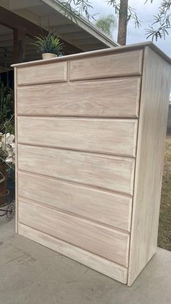 Gorgeous tall 7 drawer dresser