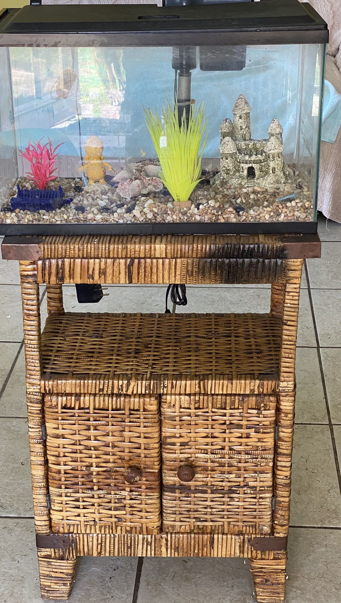 Fish tank 10 Gl. Accesories included