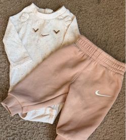 Baby girl Nike outfit size 3 months