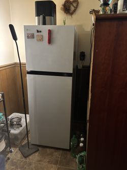8.6cu ft Refrigerator