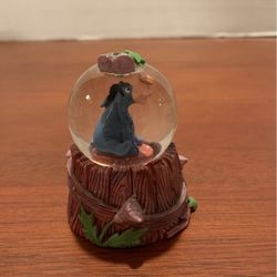 Vintage Disney Store Mini Snow Globe Eeyore 3“ X 3“ A18
