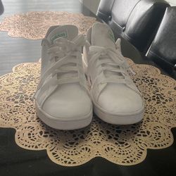 Adidas White Shoes Size 4,5 boys. 