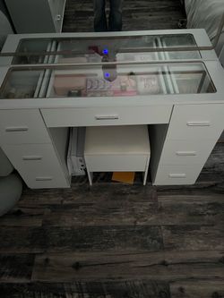 Makeup Vanity/w light