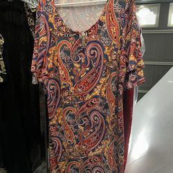 Dress with colored print. Size XL