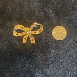 Brooch 