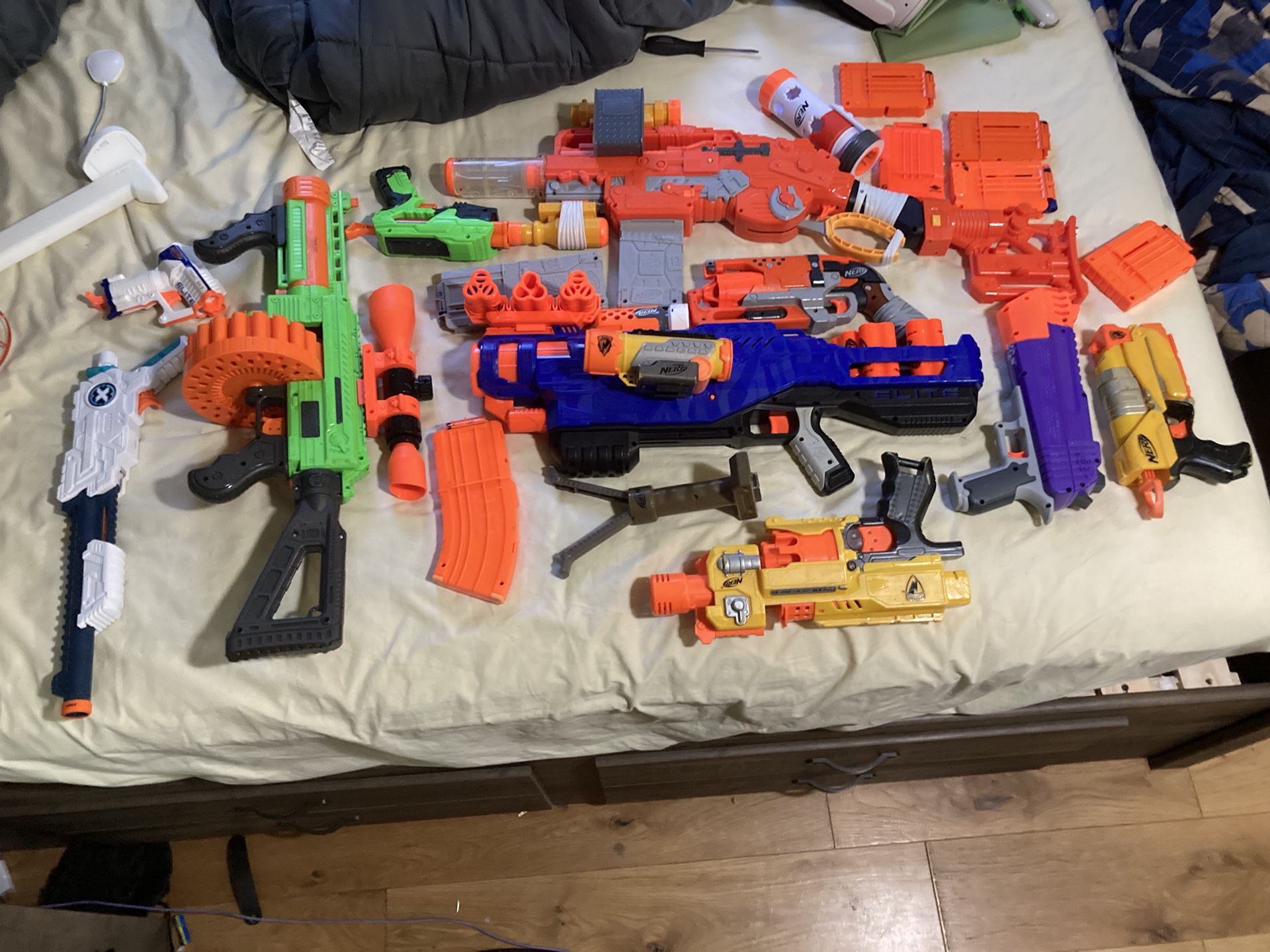 Nerf Gun lot + attachments & Bullets