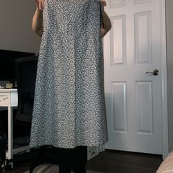 The Color Is Black And White And The Size Is 6